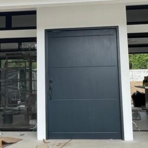 Puerta Principal con Sistema de Pivote